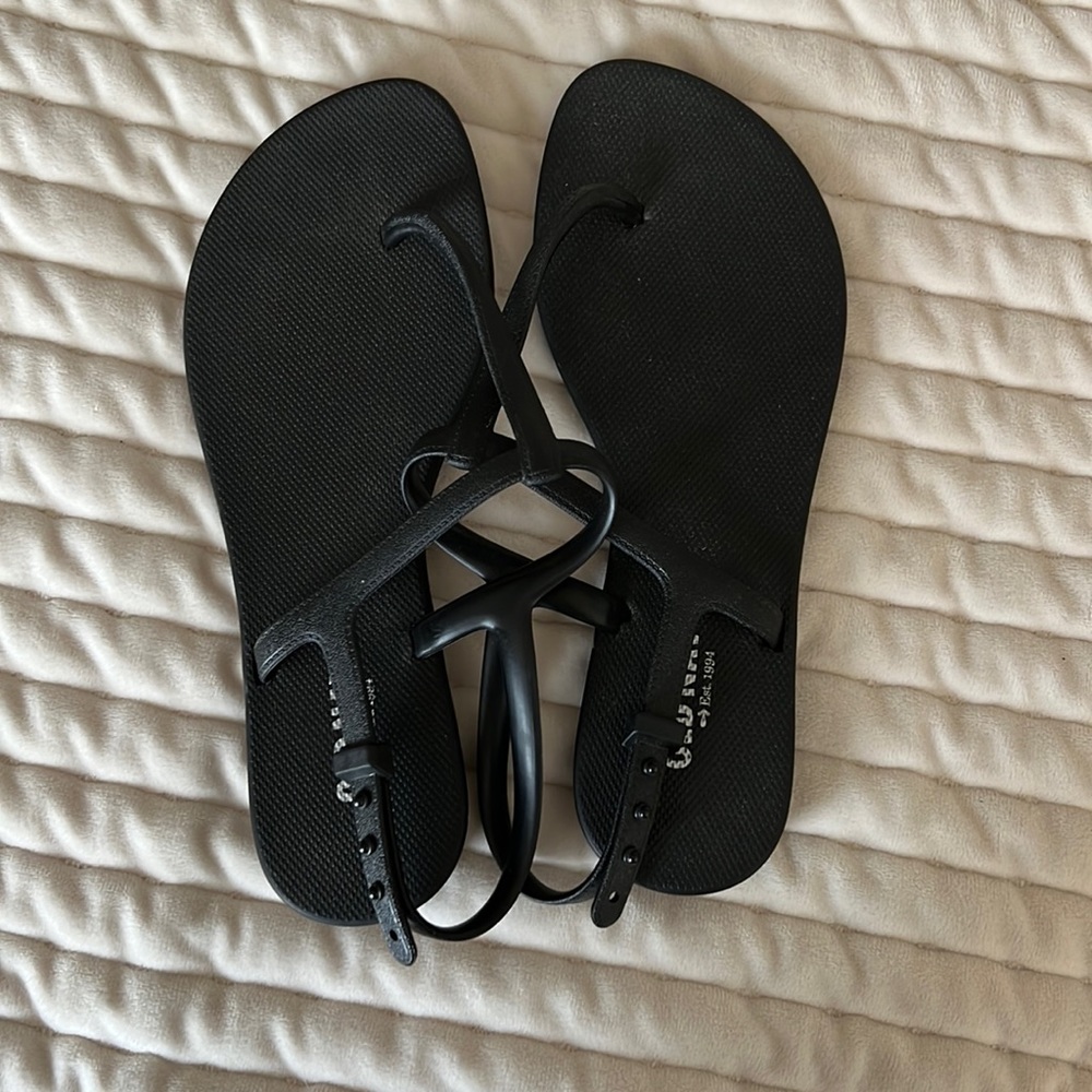 5/$25 Old Navy Black Flip-Flop Sandals